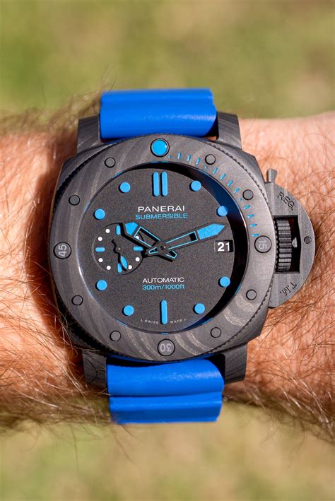 Review of the Panerai Submersible Carbotech .